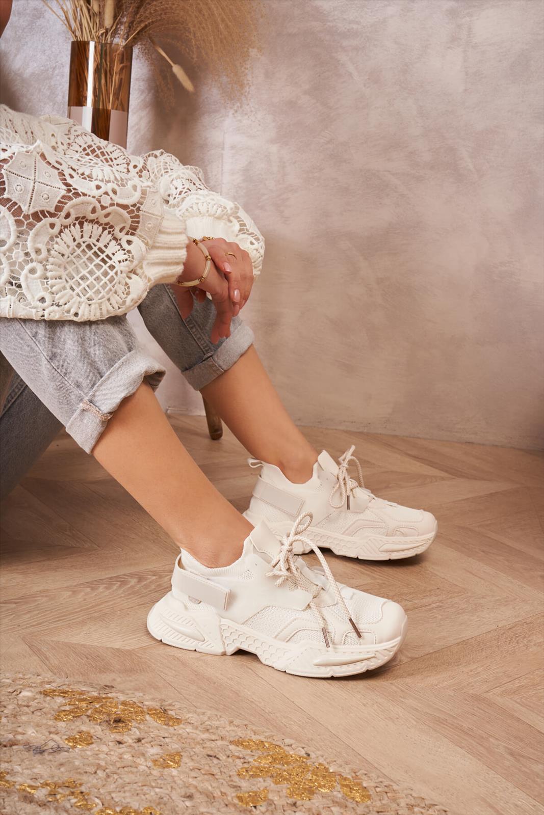 Freizeitschuhe/Sneakers