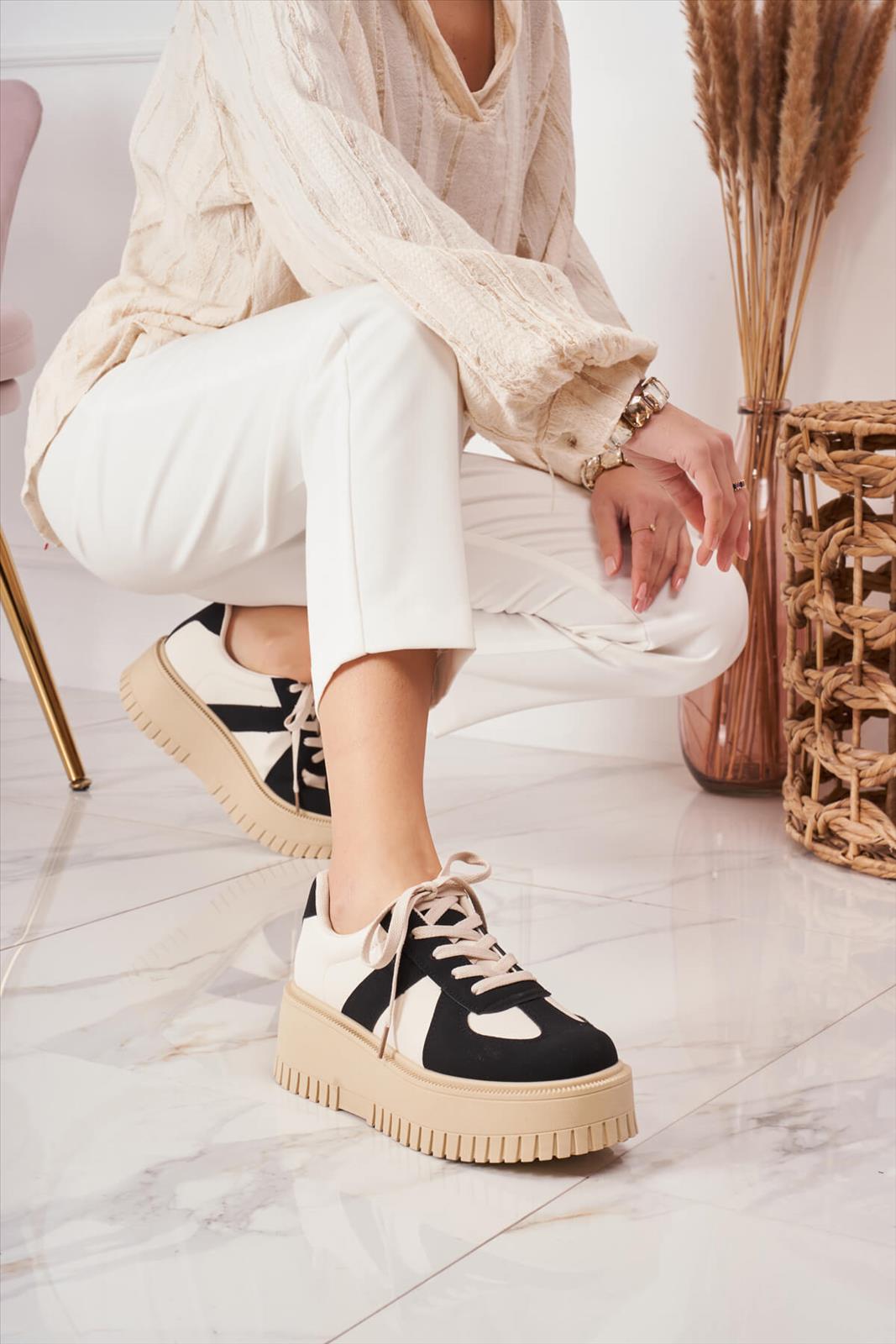 Freizeitschuhe/Sneakers